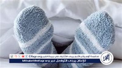 أضرار ارتداء الجوارب أثناء النوم في الشتاء وكيفية تجنبها