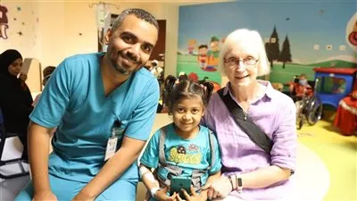 للمرة الثالثة.. ألمانية تزور الأطفال مرضى السرطان في الأقصر