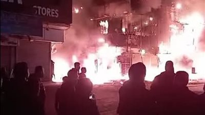 عاجل| اندلاع حريق هائل بمطعم 