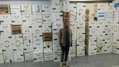ضبط شخص بمطروح لحيازته قرابة 45 ألف عبوة سجائر مجهولة المصدر ومهربة 