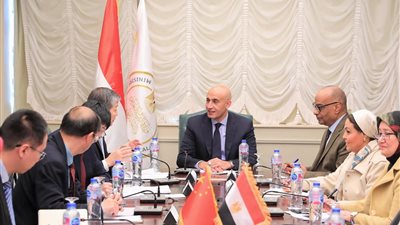 عبداللطيف يبحث مع سفير الصين بالقاهرة تعزيز التعاون في مجال تطوير التعليم قبل الجامعى