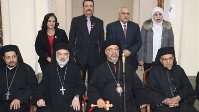 بطريرك الأقباط الكاثوليك يستقبل المهنئين بعيد الميلاد قبيل القداس الإلهي (صور)