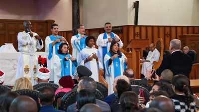 الكنيسة الأسقفية توفر ترجمة فورية بلغة الإشارة وتخصص ركنًا للصم بقداس العيد