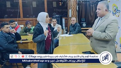 وكيل تعليم الفيوم يحاور الطلاب المتميزين بمدارس التعليم الفني 