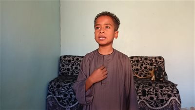  عايز اشوفه تاني.. القصة الكاملة لـ الطفل الباكي أمام شيخ الأزهر في الأقصر (فيديو)