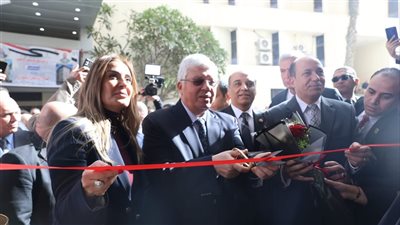 وزير التعليم العالي ورئيس جامعة المنصورة يفتتحان مركز زراعة الكبد بالجامعة 