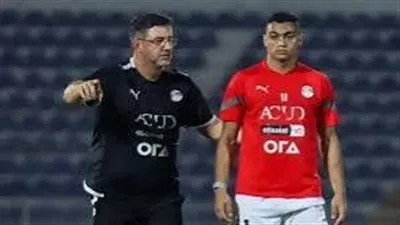 مصطفي محمد يقترب من اللعب مجددًا تحت قيادة مدرب منتخب مصر السابق 