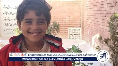 أنوسة كوتة تنشر صورة لنجلها بجانب قبر الراحل محمد رحيم