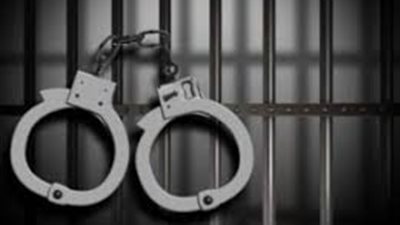 شاب يعتدي على زوج خطيبته السابقة في بورسعيد.. والأجهزة الأمنية تضبط أطراف المشاجرة والأسلحة