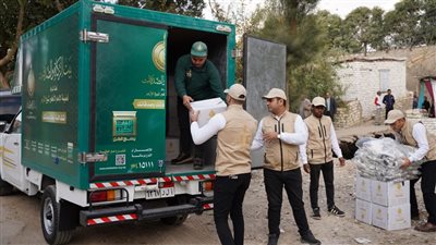 «بيت الزكاة والصدقات» يوزع بطاطين ومواد غذائية على المستحقين بمحافظة الإسماعيلية