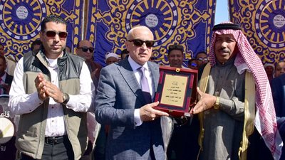 بمشاركة 9 محافظات.. محافظ الأقصر يشهد انطلاق بطولة سباق الهجن بإسنا 