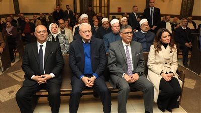 محافظ الجيزة يزور مقر الكنيسة الإنجيلية لتهنئة الأخوة الاقباط بعيد الميلاد المجيد