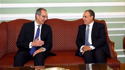 وزيرا الاتصالات والخارجية يدشنان طوابع بريدية بمناسبة مرور أكثر من قرن على الدبلوماسية المصرية