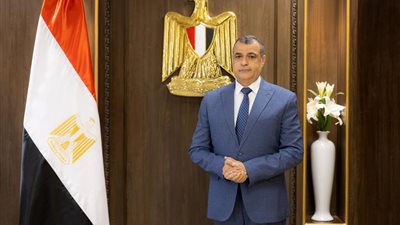 وزير الدولة للإنتاج الحربي يهنئ قداسة البابا تواضروس الثاني بمناسبة عيد الميلاد المجيد