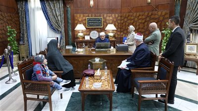 بتوجيهات شيخ الأزهر.. بيت الزكاة يقدم إعانة وأثاث ودرّاجة لأم الشاب المريض 