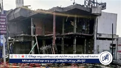 محل مهجور.. ننشر صورة لآثار حريق بسور نادي الزمالك