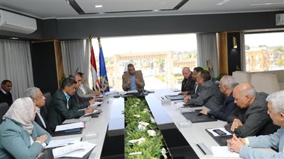 لهذه الأسباب..محافظ أسوان يلتقي بأعضاء غرفة شركات السياحة