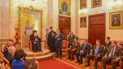 محافظ الإسكندرية يشارك أقباط الطوائف الدينية احتفالاتهم بعيد الميلاد المجيد