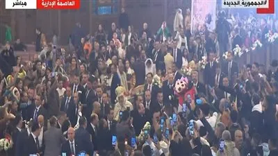 شاهد.. استقبال حافل من الأقباط للرئيس السيسي أثناء حضوره قداس عيد الميلاد