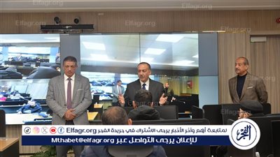 محافظ أسيوط يتفقد مركز سيطرة الشبكة الوطنية للطوارئ والسلامة العامة بديوان المحافظة
