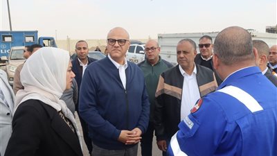 محافظ القليوبية يتفقد أعمال تصفية وتبريد خط أنابيب البترول (صور)