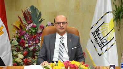 المنشاوى: جامعة أسيوط حريصة على توفير كافة معايير الجودة واستدامة الاعتماد