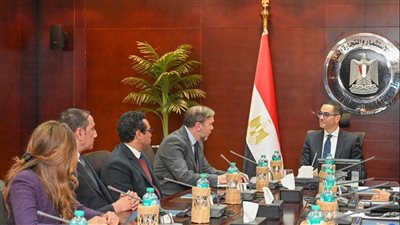 وزير الاستثمار يستعرض مع وفد شركة بي إس إتش مصر تطورات مشروع الشركة لإنتاج الأجهزة المنزلية بالعاشر من رمضان