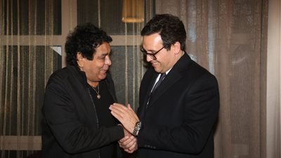 الفنان الكبير محمد منير عقب تكريمه من وزير الثقافة: فخور أني صناعة مصرية