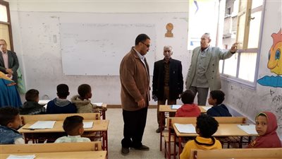 انتظام سير أعمال امتحانات النقل بمدارس قوص في محافظة قنا 