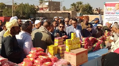 افتتاح سوق اليوم الواحد في بازار القاهرة لتوفير السلع بأسعار مخفضة