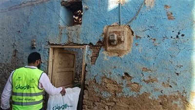 توزيع عدد 180 بطانية ولحاف على الاولى بالرعاية بقرى مركز ادفو