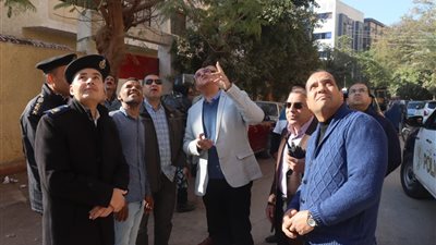 محافظ القليوبية يشهد إزالة 3 أدوار مخالفة بعمارة سكنية بمنطقة الفلل ببنها