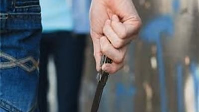 شاب يتعرض للطعن أثناء محاولته إنقاذ ضحية سرقة بالإكراه في الإسكندرية