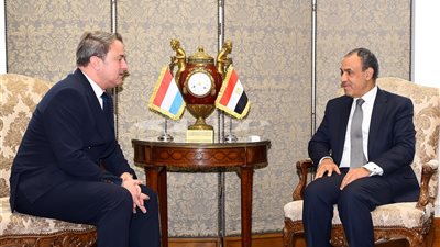 وزير الخارجية والهجرة يجري مشاورات سياسية مع وزير خارجية لوكسمبورج