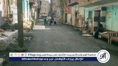 رصف الشوارع بمنطقة المعزل القديم بمدينة ديروط في أسيوط 