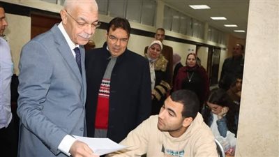 رئيس جامعة المنوفية يتفقد سير أعمال امتحانات الفصل الدراسى الأول بكلية الزراعة