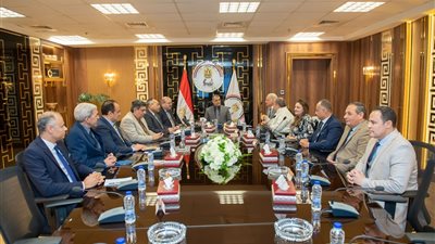 وزير الدولة للإنتاج الحربي يستقبل وفد 
