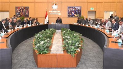 وزير الإسكان يعقد اجتماعه الدورى لمتابعة موقف تنفيذ وحدات بعددٍ من المدن الجديدة