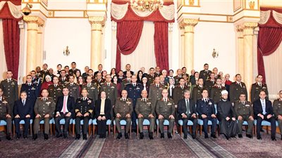وزير الدفاع والإنتاج الحربى يشهد حفل تخرج دورة التمثيل الدبلوماسى العسكرى المصرى بالخارج 