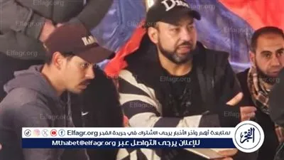 انهيار نجل فكري صادق فور وصول جثمان والده