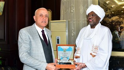 لبحث سبل التعاون.. محافظ الأقصر يلتقي مع القنصل العام لجمهورية السودان بأسوان