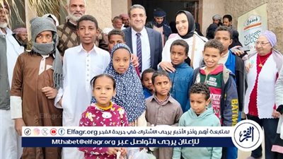 وزعت بطاطين وشنط مواد غذائية.. تفاصيل قافلة خيرية وتنموية بواحة سيوة 