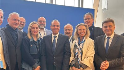 وزير الخارجية والهجرة يلتقي النواب اليونانيين بالبرلمان الأوروبي 