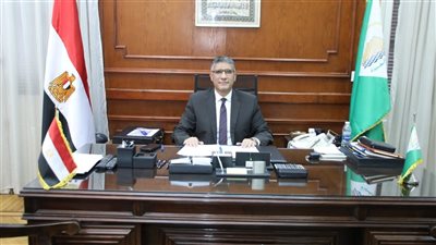 محافظ الجيزة يعتمد حركة ترقيات لـ982 موظفًا بالديوان العام والأحياء والمراكز والمدن