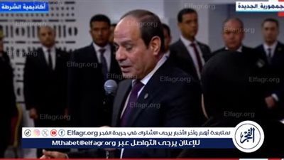 والدة الشهيد عمر القاضي تهدي السيسي سلسلته.. والرئيس: 