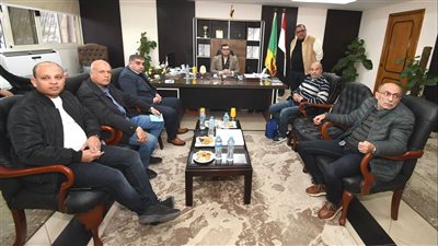 وزير الإسكان يوجه بتكثيف حملات منع الإشغالات بمدينة الشروق 