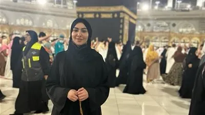 صورة.. ميرهان حسين تؤدي مناسك العمرة 