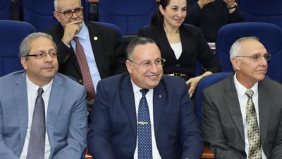 رئيس جامعة الإسكندرية يستقبل وفد جامعة فيرجينيا تك الأمريكية لبحث سبل التعاون في مجال التكنولوجيا الحديثة