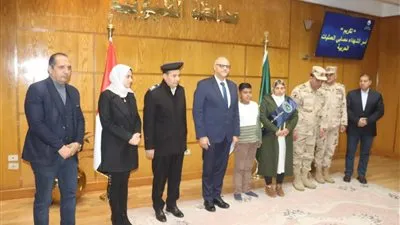 محافظ القليوبية يكرم أسر الشهداء ومصابي العمليات الحربية