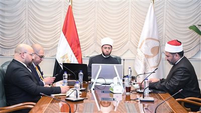 وزير الأوقاف يلتقي مدير مديرية أوقاف الفيوم لمتابعة الانضباط الإداري 